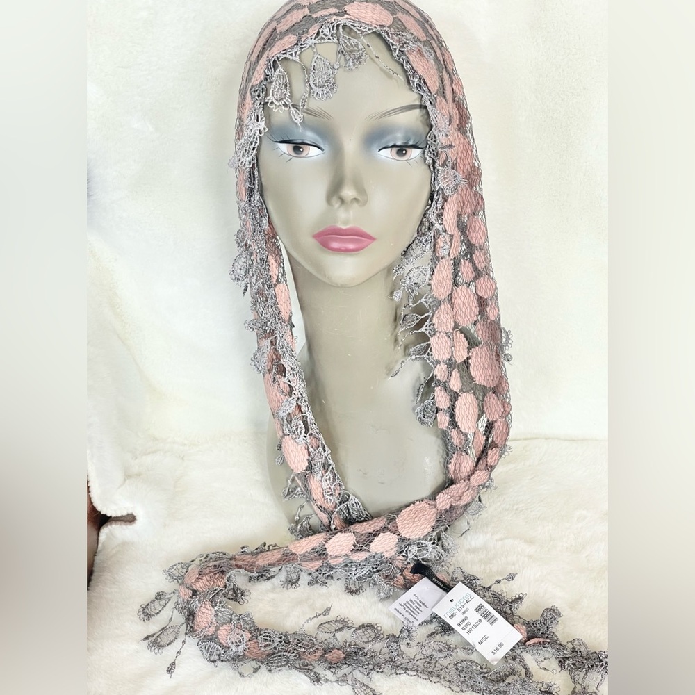 New with tags BEAUTIFUL LIGHTWEIGHT NETTED SCARF/WRAP with Grey Fringes & Pink